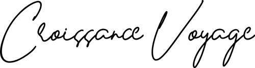 Signature-style text 'Croissance Voyage' with a stylized 'O' and 'Y'.